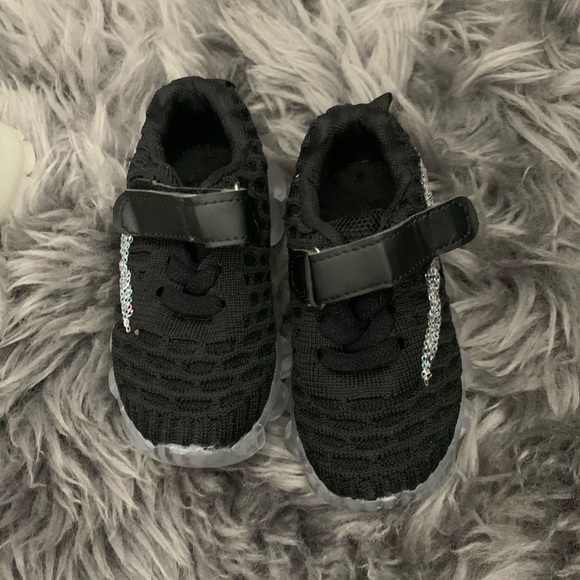 Bundle of baby girl sneakers - Picture 2 of 10